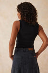 Zoe Contour Rib Scoop Tank | Black