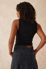 Zoe Contour Rib Scoop Tank | Black