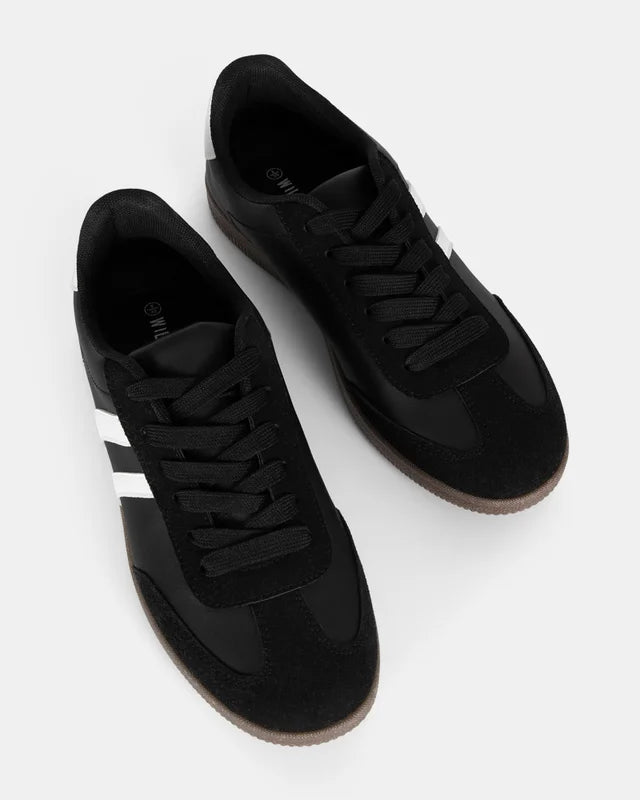 Caper | Black & White