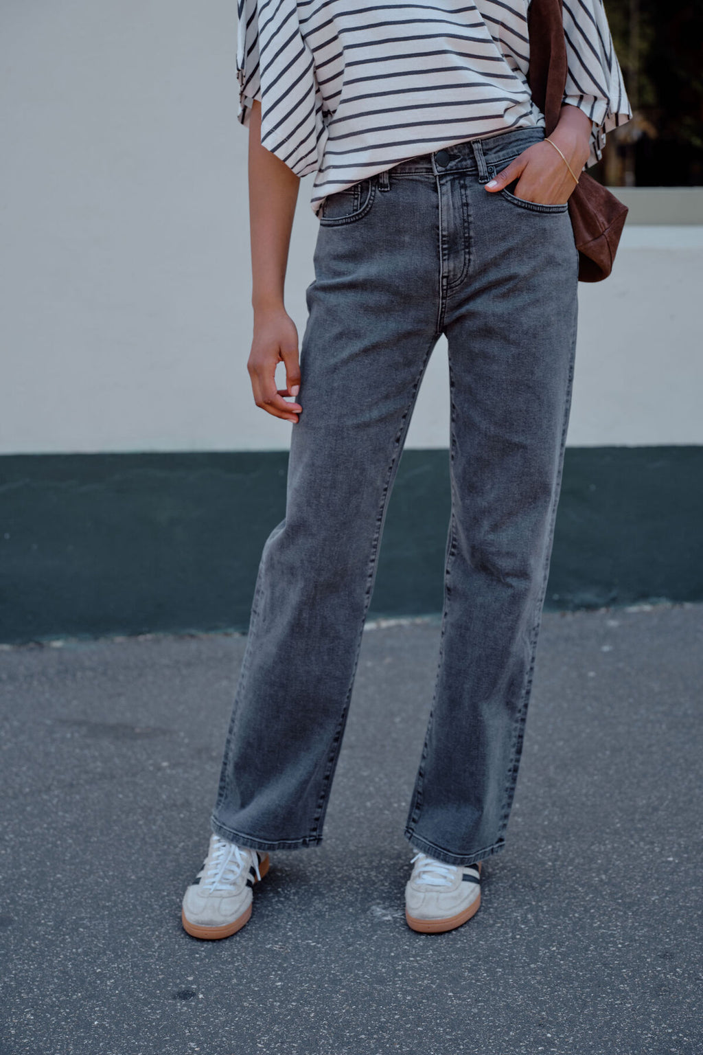 Sydney Straight Leg Jeans | Washed Black
