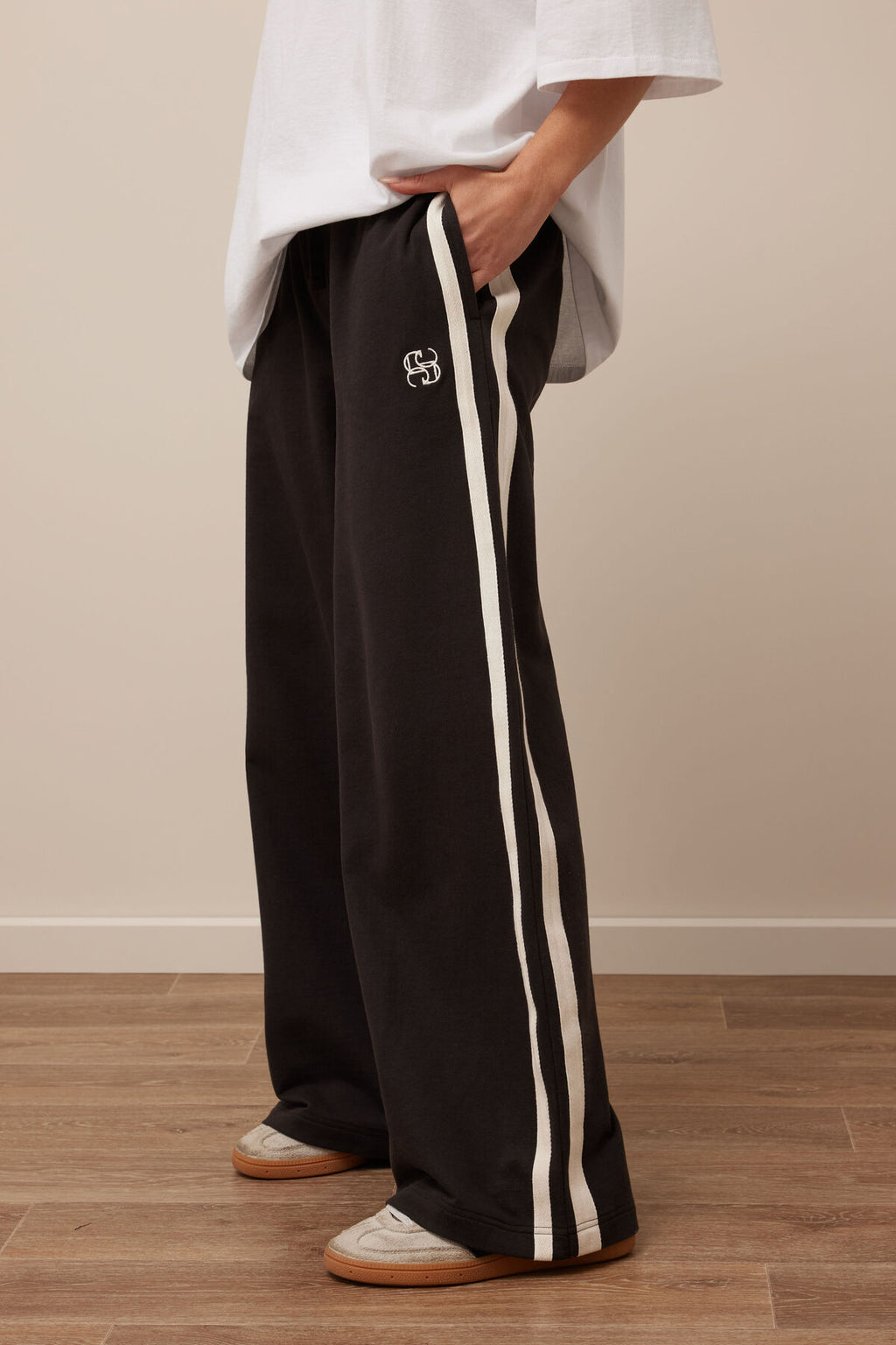 Gigi Wide Leg Terry Trackpant | Phantom Side Stripe