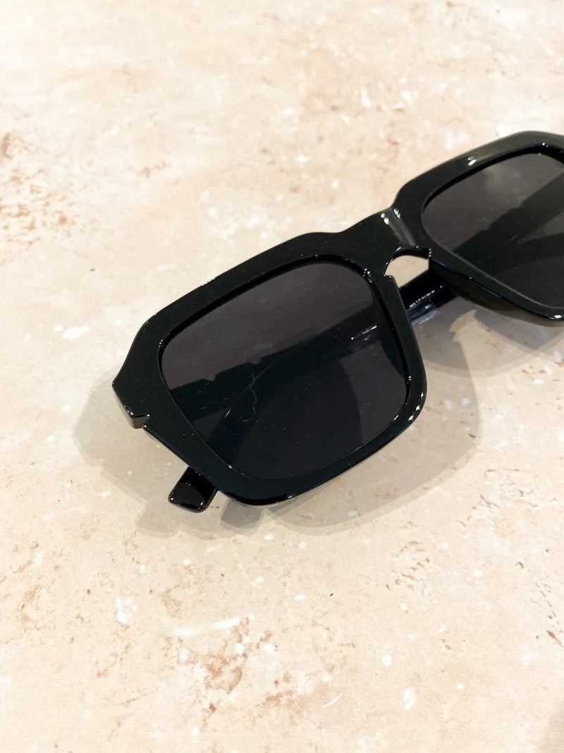 Delaney Oversized Sunglasses in Black