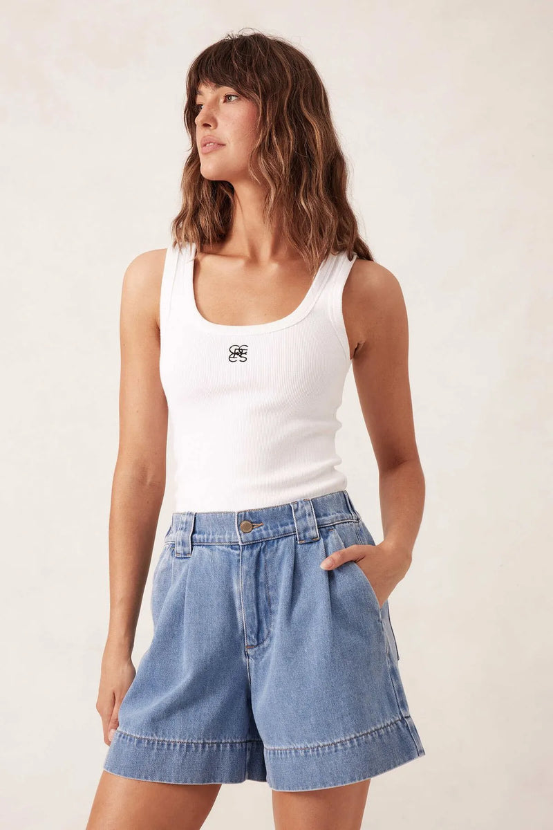 Billie Pleat Front Short | Mid Blue Wash